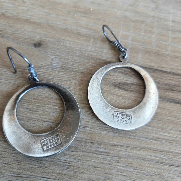 Sterling silver 925 Mexico etched round dangling earrings. - Picture 4 of 5
